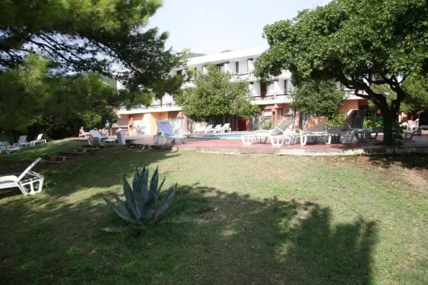 Hotel Kamelija 8
